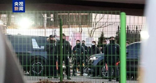 尹锡悦逮捕令执行现场_发生肢体冲突！调查人员未进入尹锡悦所在建筑尹锡悦律师：执行逮捕令非法！